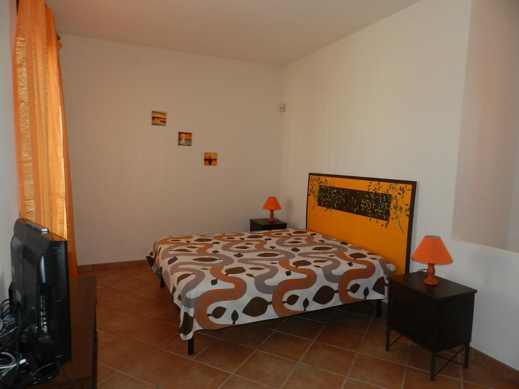 Baglio Olivastro Bed & Breakfast Digerbato Oda fotoğraf